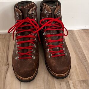 Men's Brown Hiking Boots with Red Laces